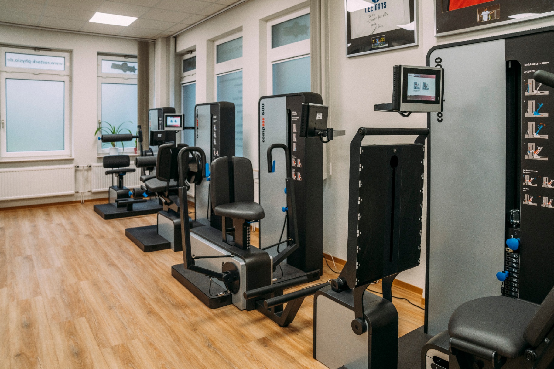 compass 600 Trainingsgeräte im Therapieraum